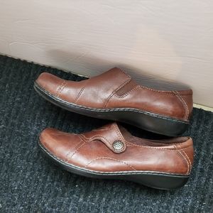 Clark's Bendables Brown One Button loafer